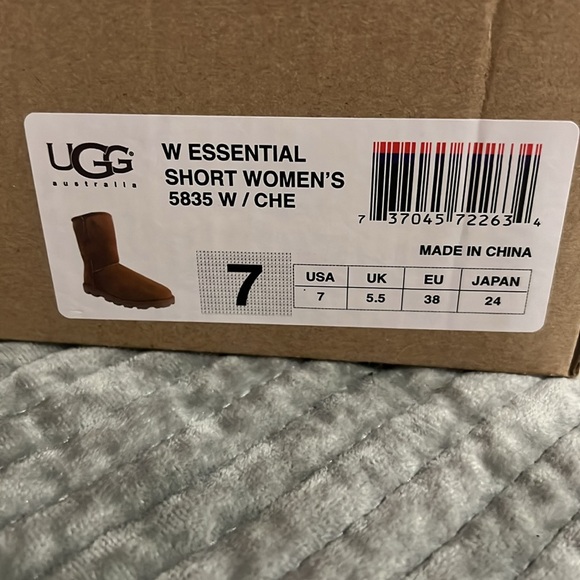UGG Boot Short Chestnut size 7 - Picture 2 of 3